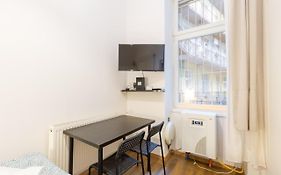 Nepszinhaz 16 Tiny Studios